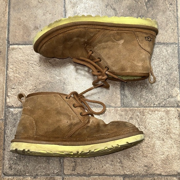 UGG Size 7 - Picture 1 of 7